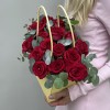15 красных роз в большой сумочке MIX
